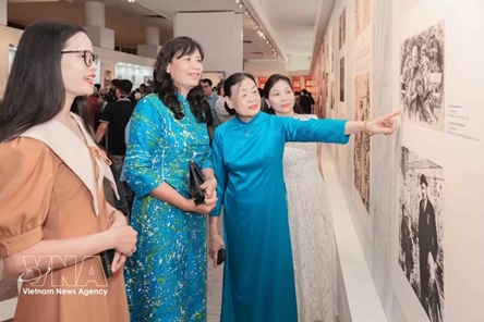 Exhibition on Lenin portraits opens in Hanoi